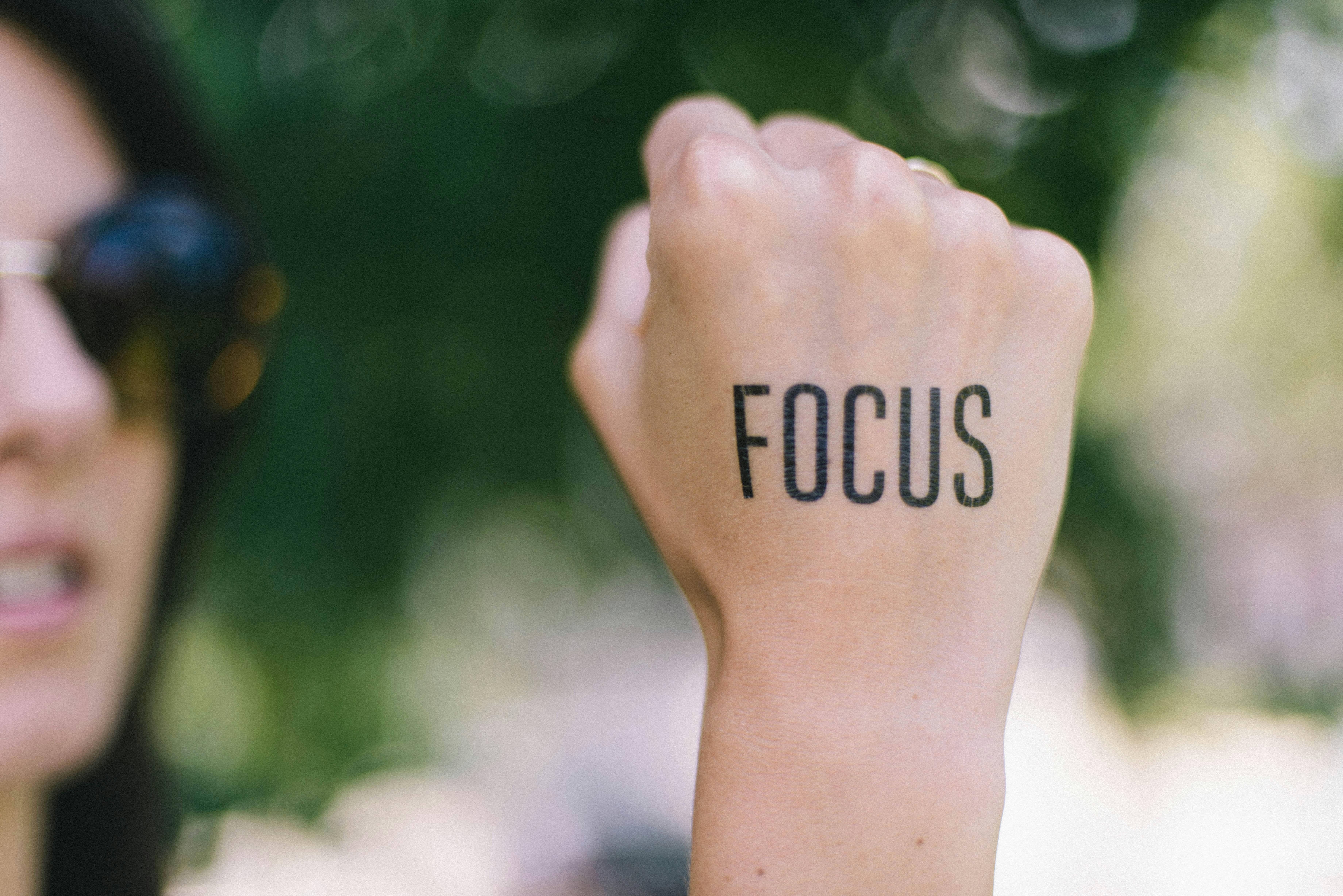 2) Enhancing Focus: By directing your attention ‌to your breath, you cultivate a focused mindset that helps you tackle tasks with greater ⁢clarity and effectiveness