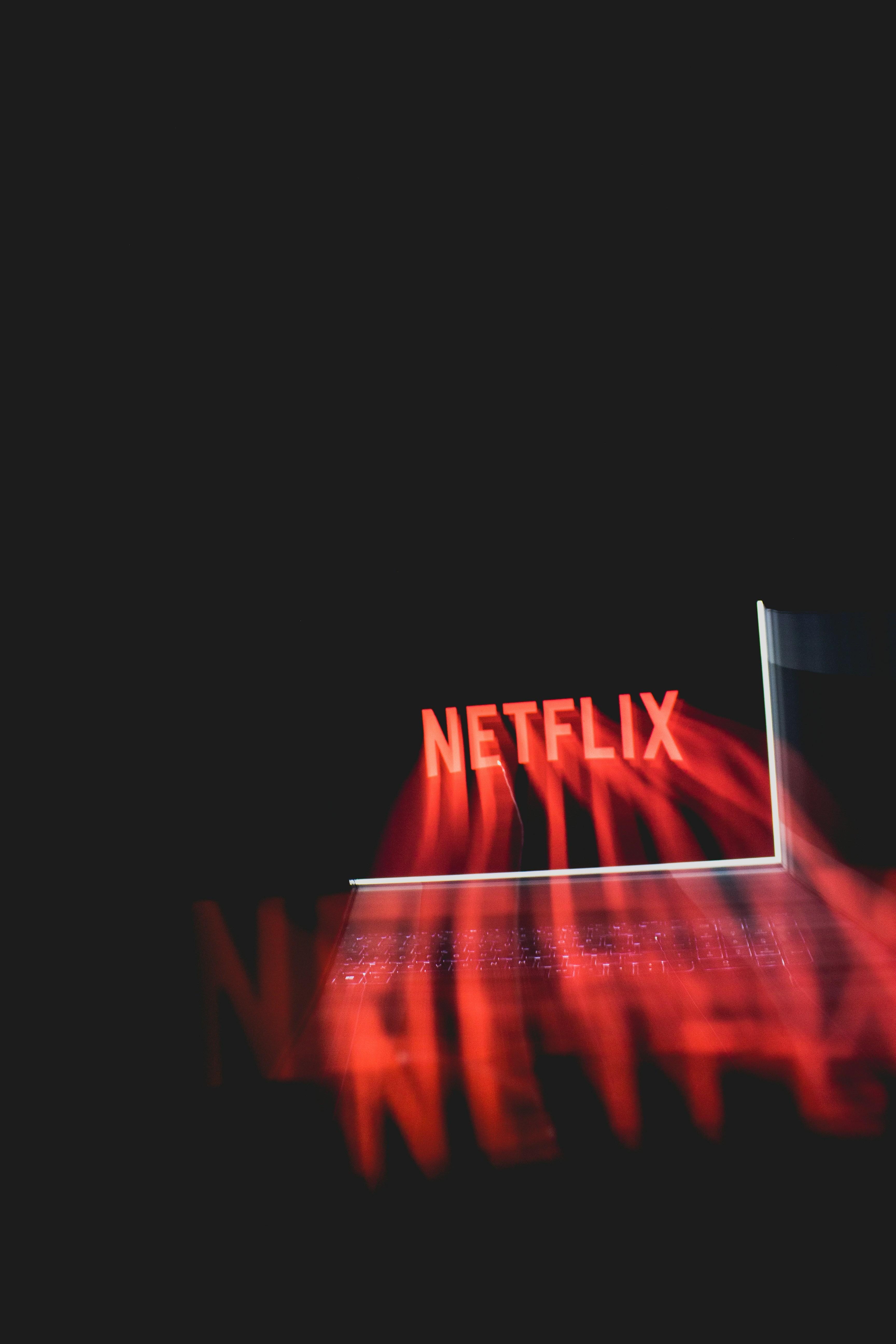 2)⁢ The Rise of ‌Streaming‌ Services: ⁢Netflix’s⁢ Shift from DVDs to Digital Dominance