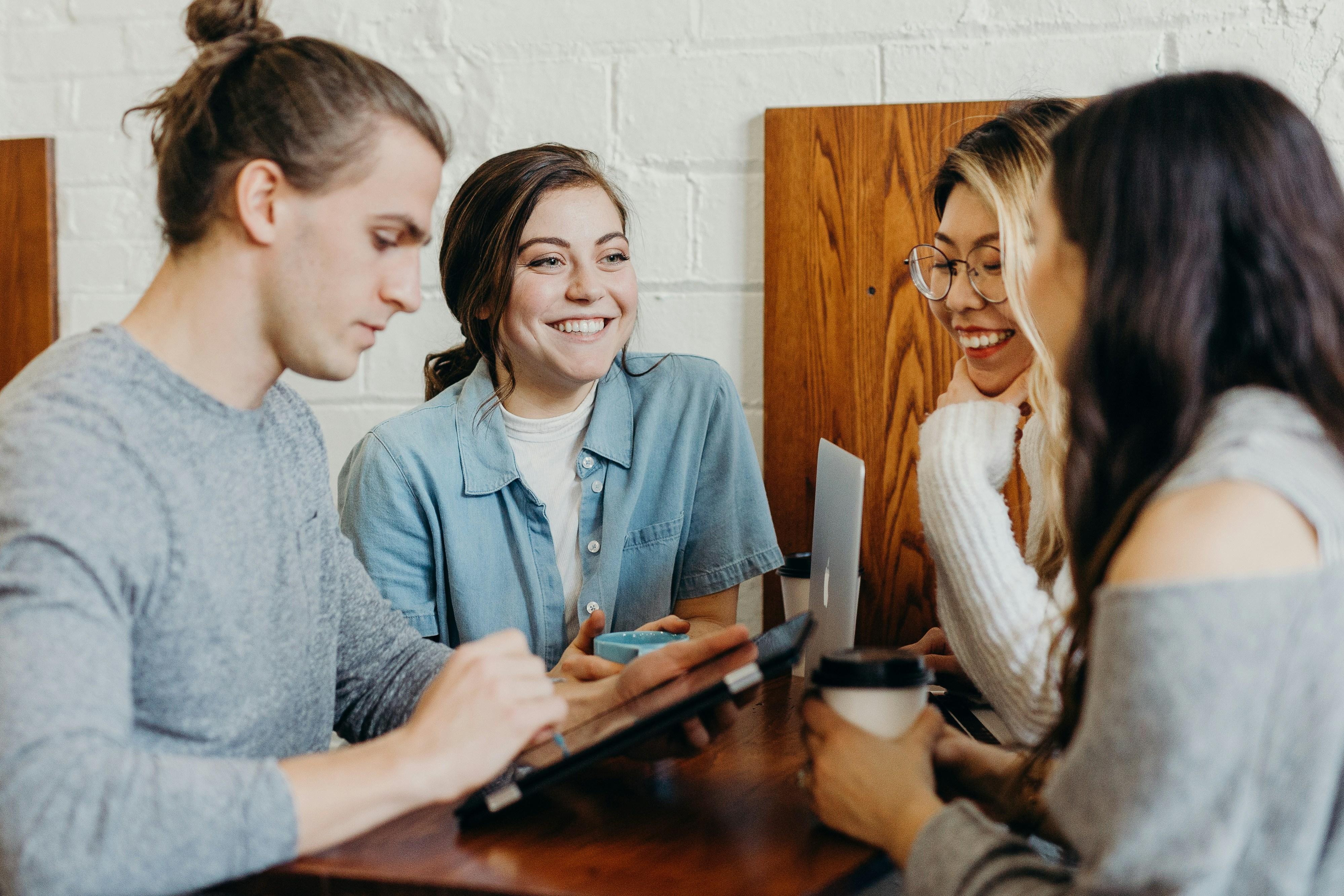 Bridging Communication Gaps:⁣ Techniques for Active Listening